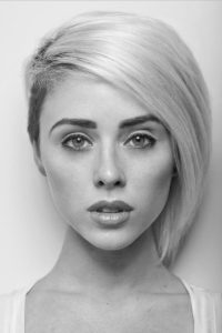 Trend Yanları Kazıtılmış Kadın Saç Modelleri