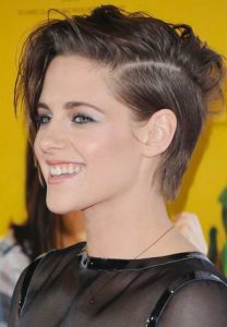 Ünlüler Yanları Kısaltılmış Kısa Saç Modelleri