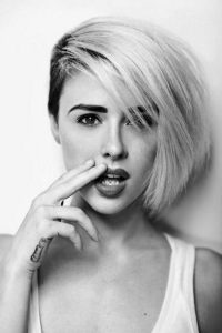 Yanları Kazılı Kısa bob Saç Modelleri